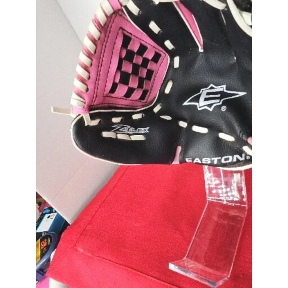 Easton 9.5 Inch Pattern Youth Child Baseball Glove EKP9500 Right Hand Pink Black